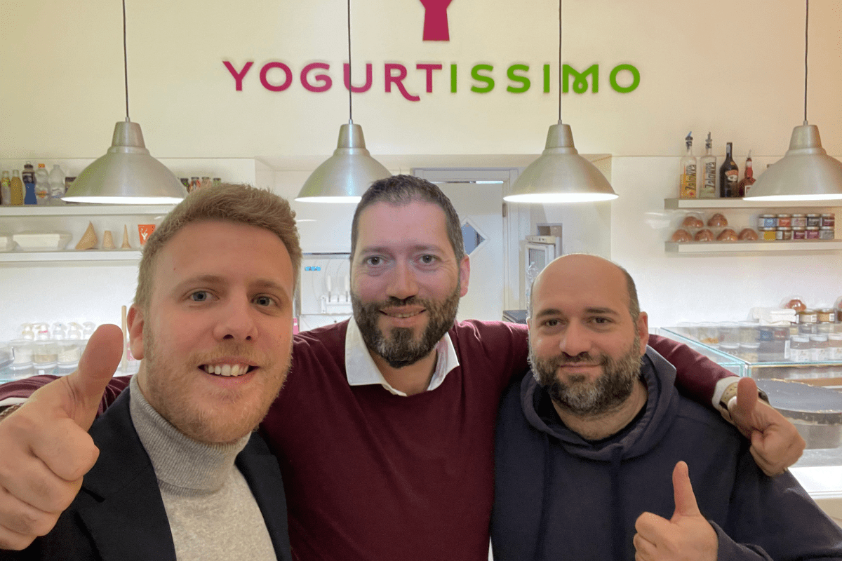 Alessandro Depalo con Giuseppe Picerno e Francesco Picerno presso Yogurtissimo Altamura